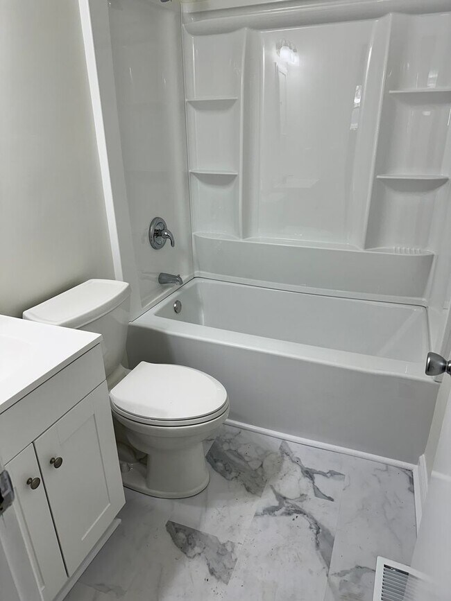 Building Photo - Newly Renovated Duplex in Inglewood