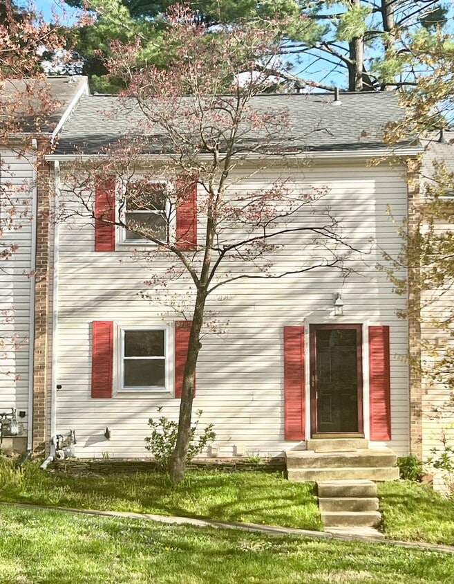 5576 Hollins Ln, Burke, VA 22015 House Rental in Burke, VA