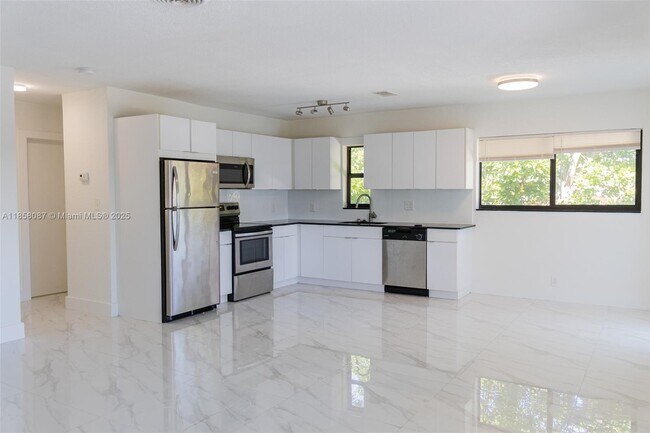 Foto del edificio - 2140 NE 56th St