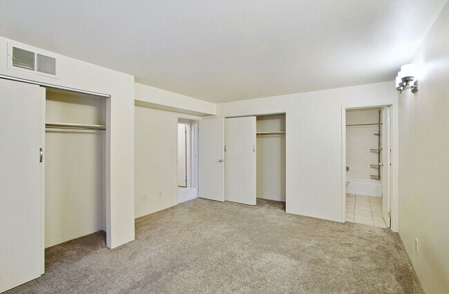 Foto del edificio - 1160 S Foothill Dr