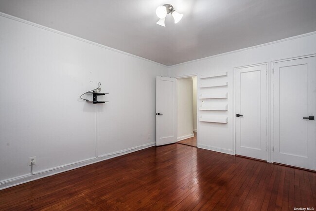 Building Photo - 139-06 Pershing Crescent
