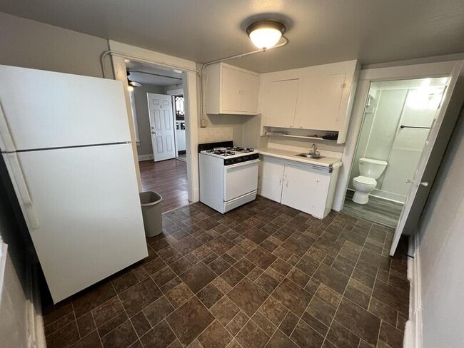 Building Photo - 1610 Pebrican Ave