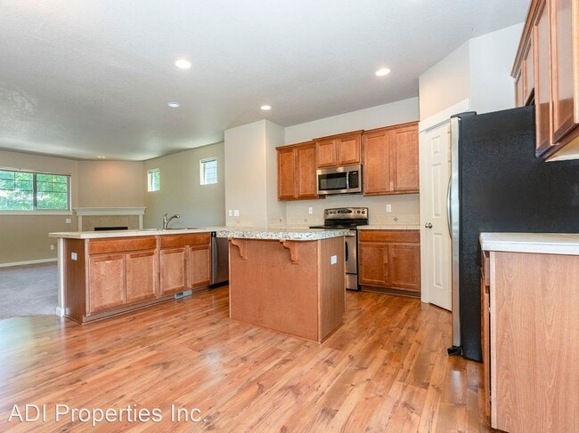 Building Photo - 4 br, 2.5 bath House - 20718 SW Sister Lane