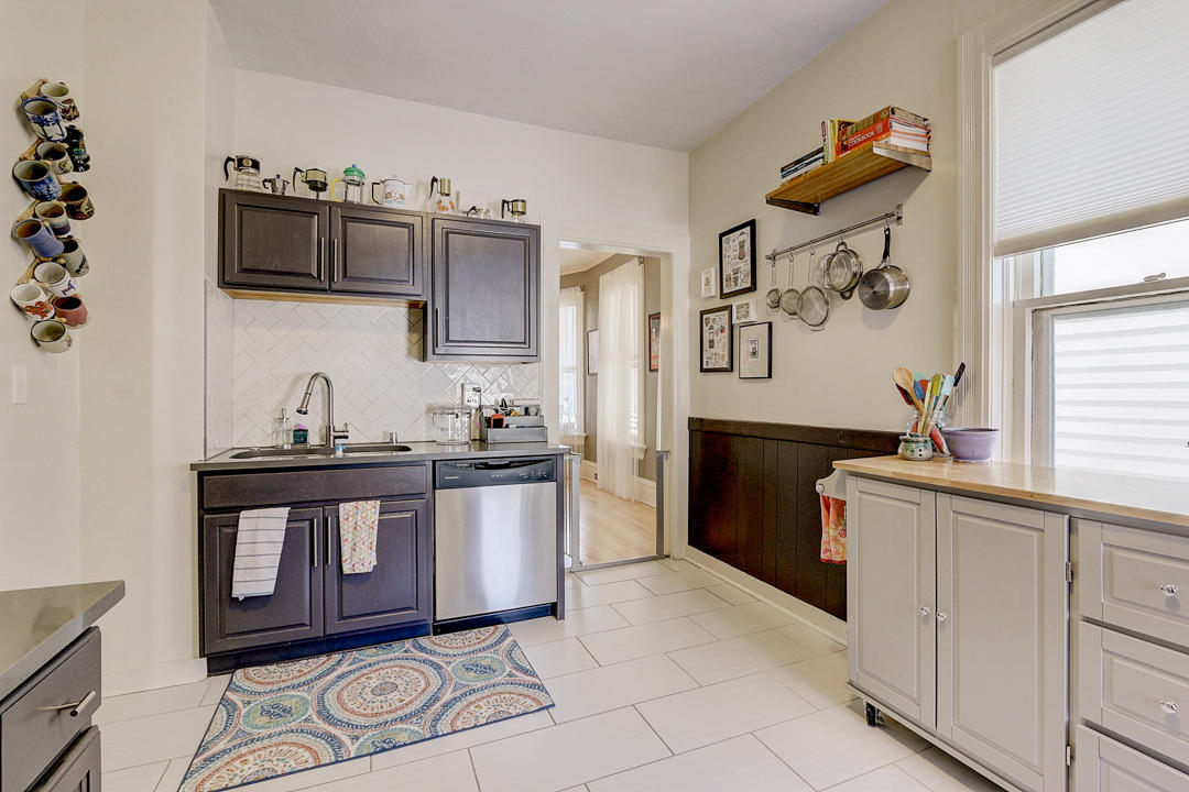 Kitchen - 1518 E Irving Pl
