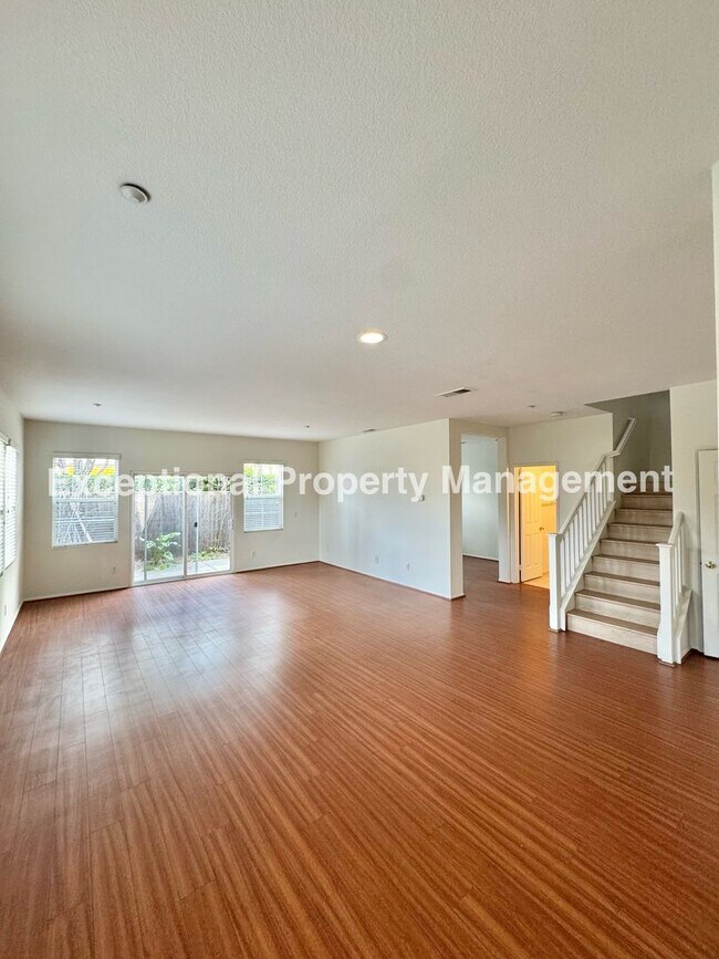 Building Photo - Ready to move in 3 bed 3 bath home