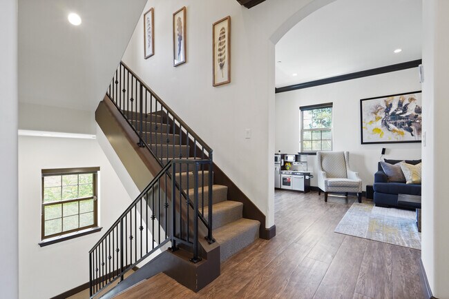 Foto del edificio - 4323 Bloomfield Ln