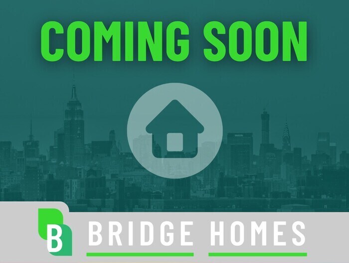 Foto principal - 3-bed, 2-bath One-story Home in Regency