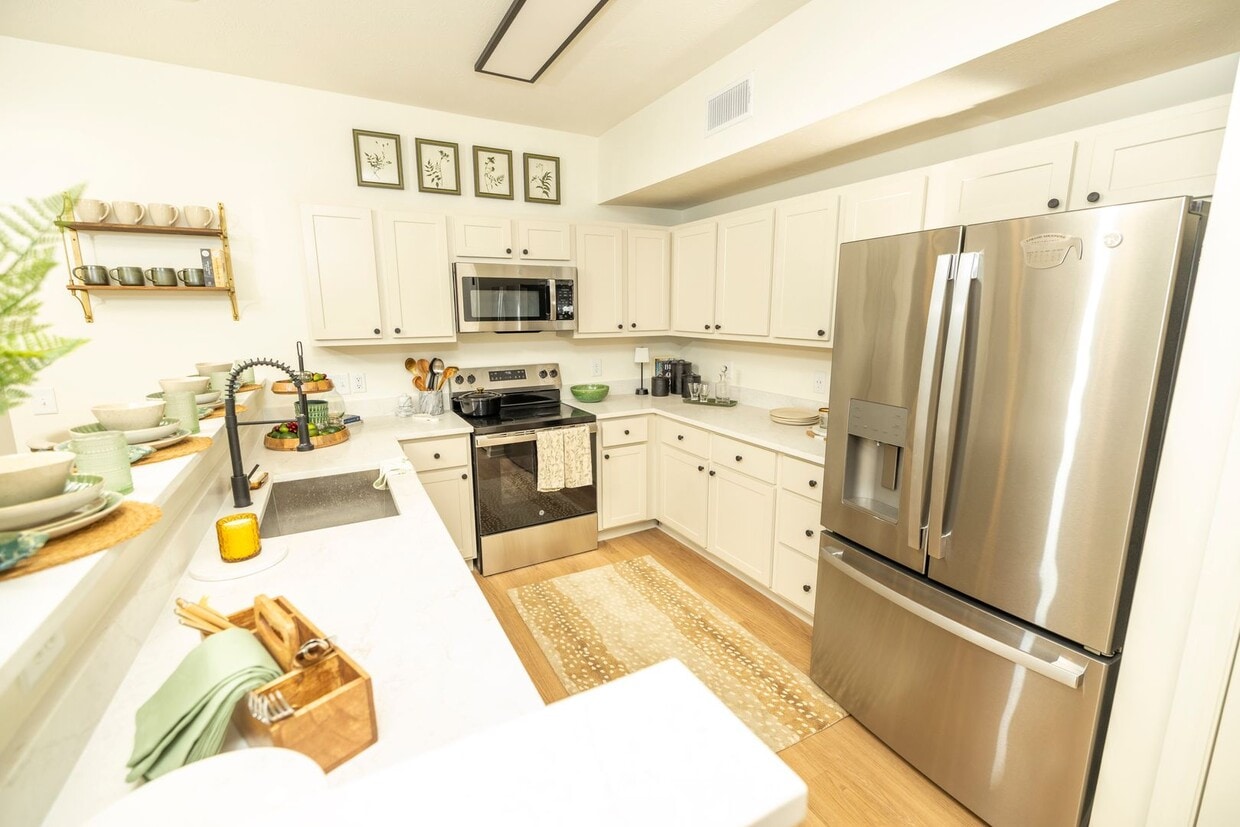 Primary Photo - Beautiful 3 bed 3.5 bath Condo