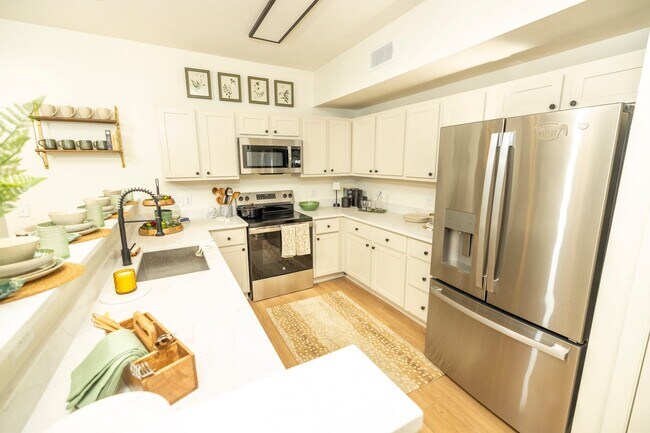 Foto del edificio - Beautiful 3 bed 3.5 bath Condo