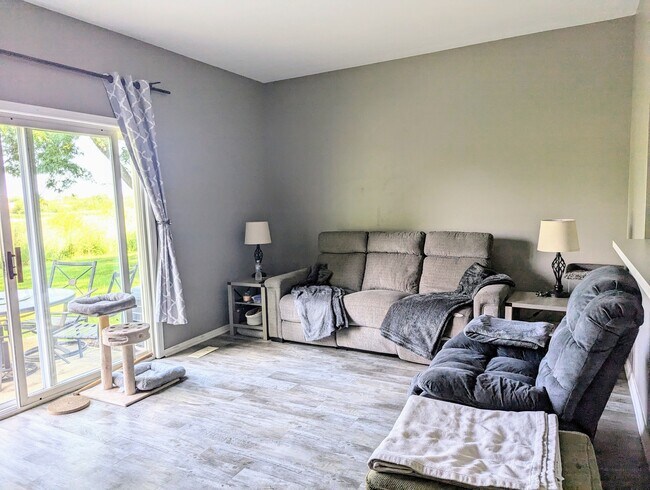 Foto del edificio - 2502 Oak Tree Ln