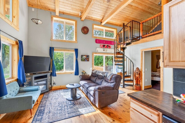 Building Photo - 58821 SE Cabin Ln