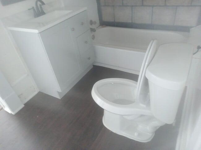 Building Photo - 917 Garland Ave