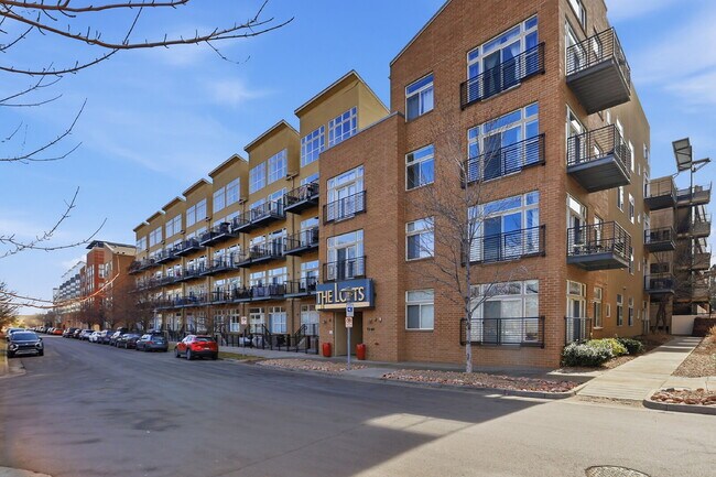 Foto del edificio - Bright and Spotless - Fully Furnished 2 Bed 2 Bath Condo in the heart of Belmar!  Available Now!