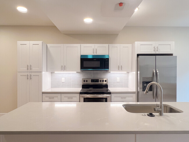 Stainless Steel Appliances with Tons of Storage Spaces - 16 S 20th St