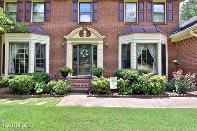 Building Photo - 5 br, 3 bath House - 832 Leonard Court
