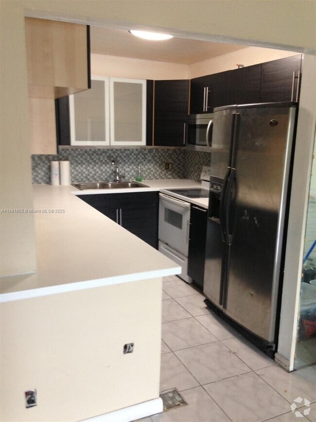 Building Photo - 6101 N Falls Cir Dr
