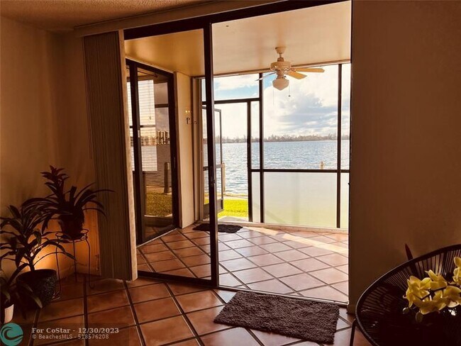 Foto del edificio - 111 Lake Emerald Dr