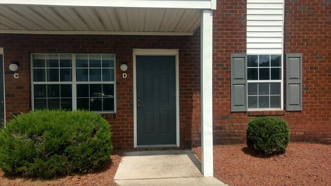 Foto del edificio - 1203 E Fire Tower Rd