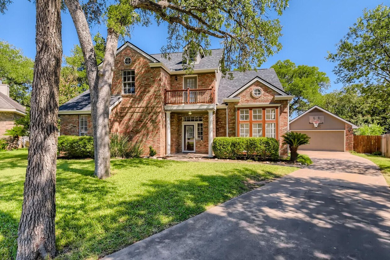 Foto principal - 4BD/3BA HOME IN SHADY HOLLOW ON CUL-DE-SAC!