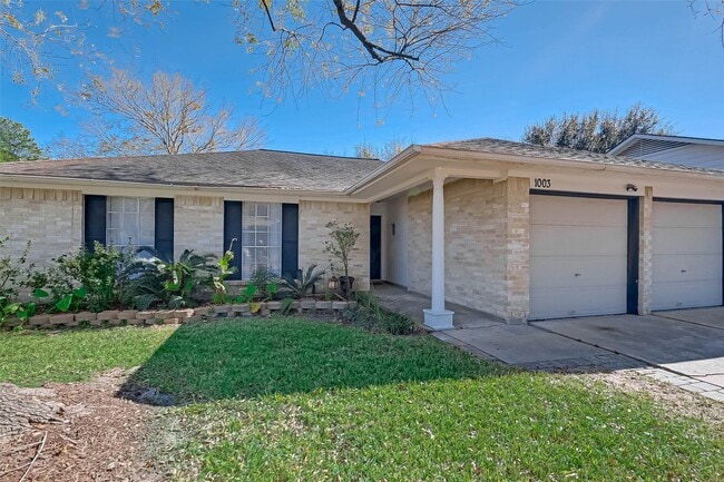 Building Photo - 1003 Shadow Mountain Dr