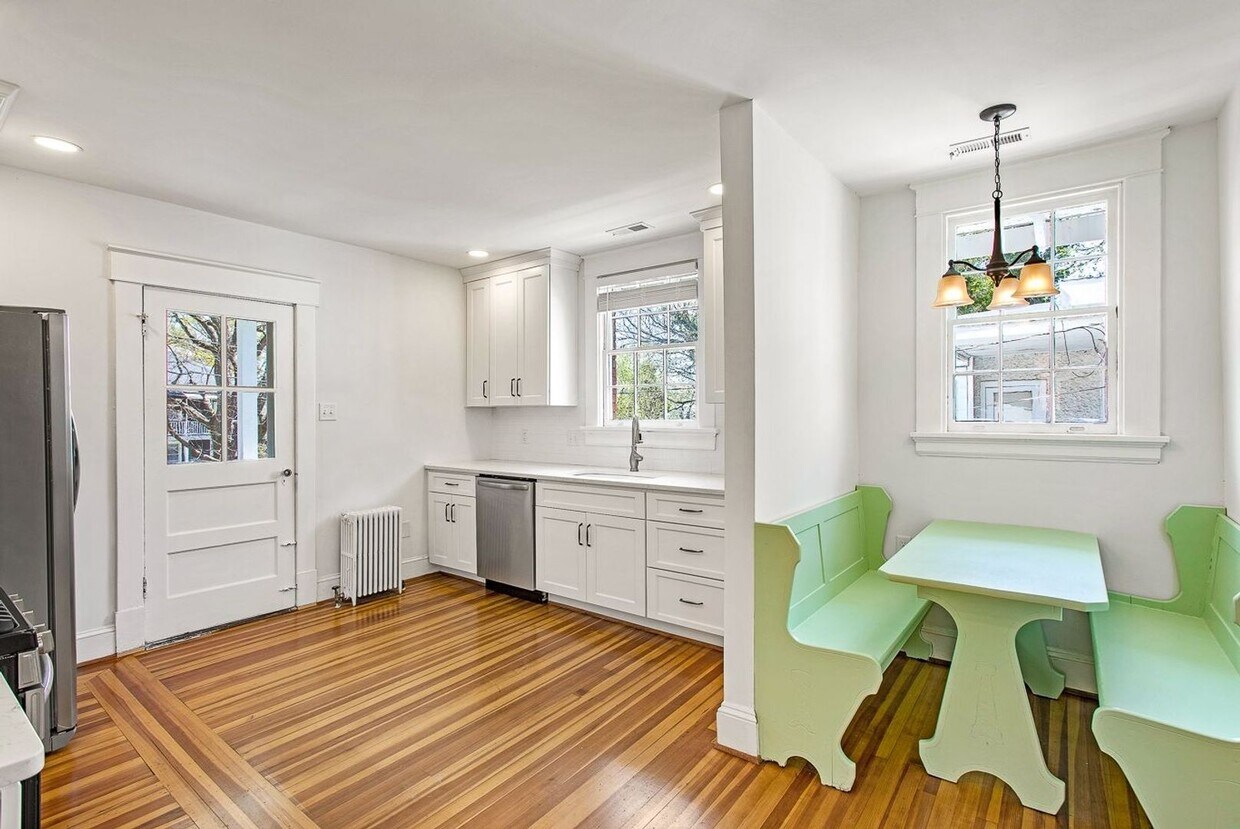 Primary Photo - Hanes - Upstairs