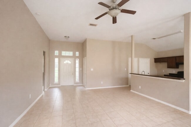 Building Photo - 9104 N Green River Dr
