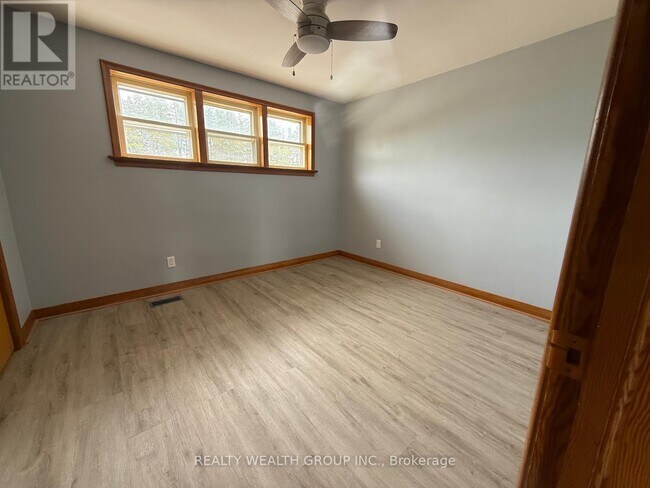 Photo du bâtiment - 12190 Warden Ave.