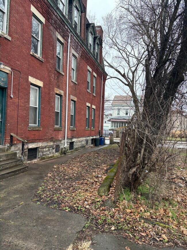 Foto del edificio - 1549 Lowrie St