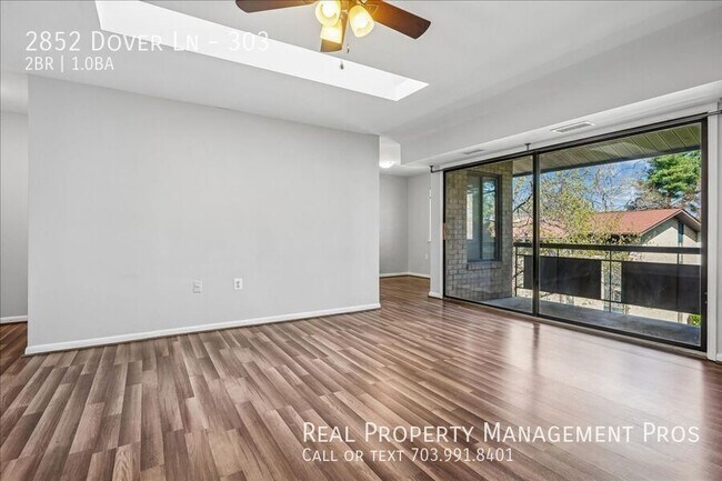 Foto del edificio - 2852 Dover Ln