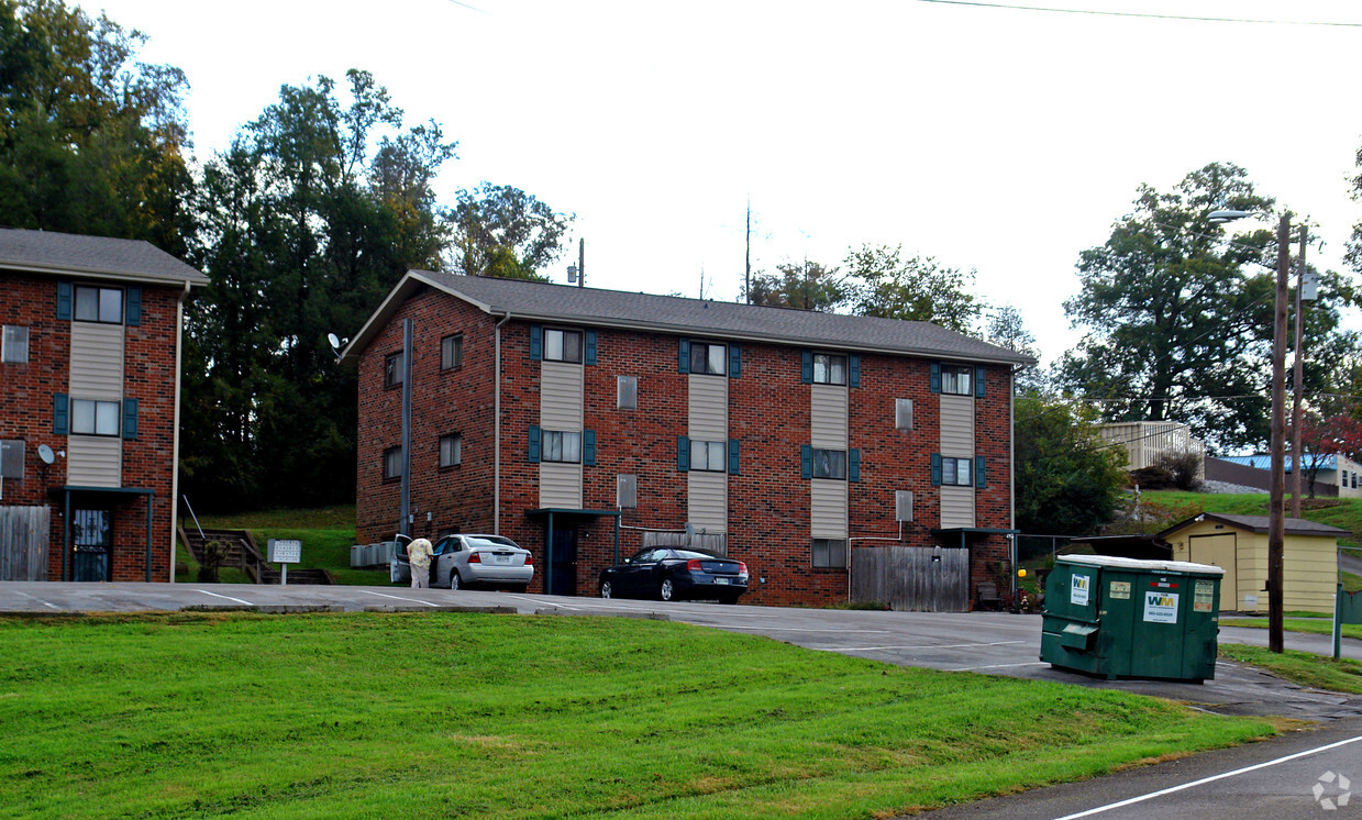 Primary Photo - 500 Lakeside St