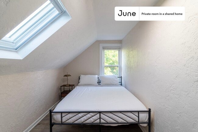Building Photo - Room in Shared 6 bed/2 bath home