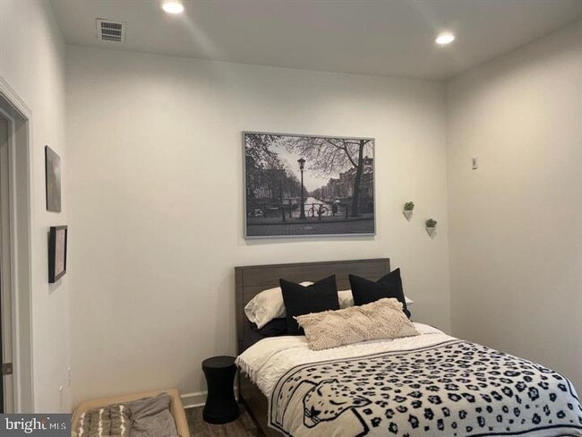 Foto del edificio - 980 N Marshall St