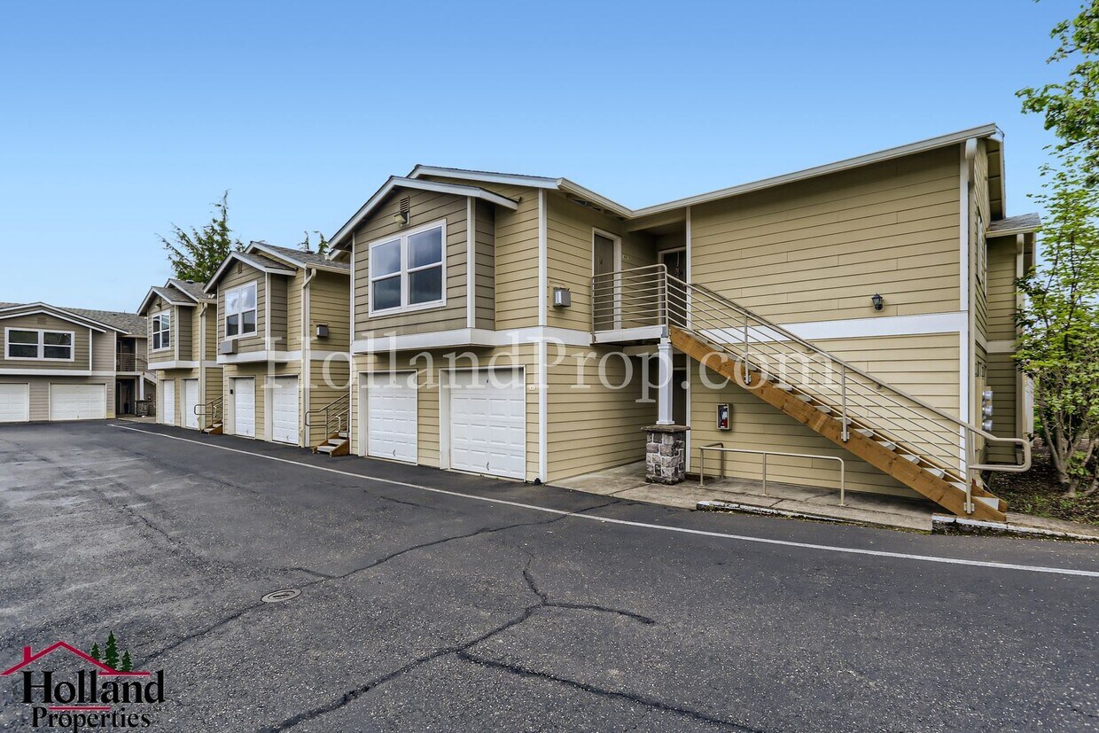 Foto principal - Bright & Comfortable Upper-Level Unit – Sp...