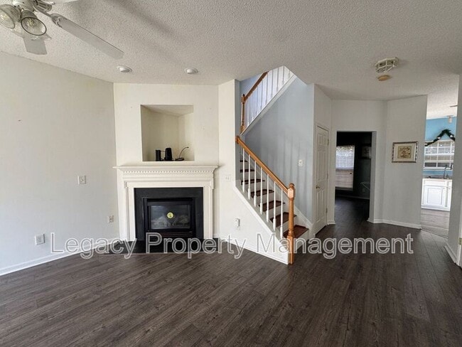 Building Photo - 1140 Briarwood Dr