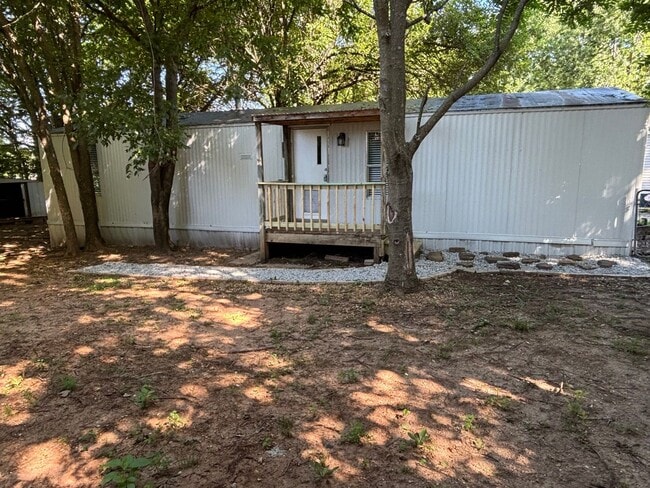 Building Photo - Great Location!! Quiet Neighborhood!!