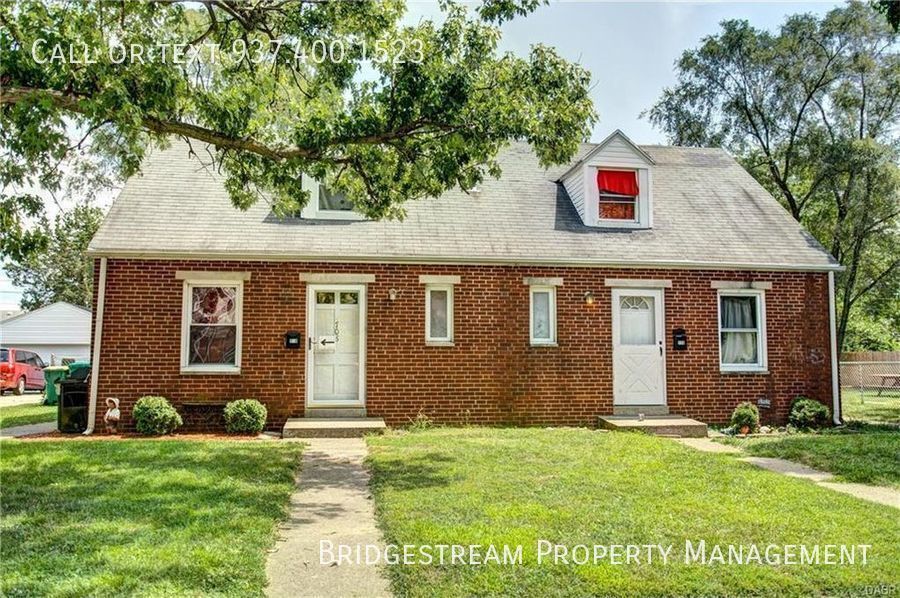 Primary Photo - Updated 3 bedroom, 1 bath half double with...