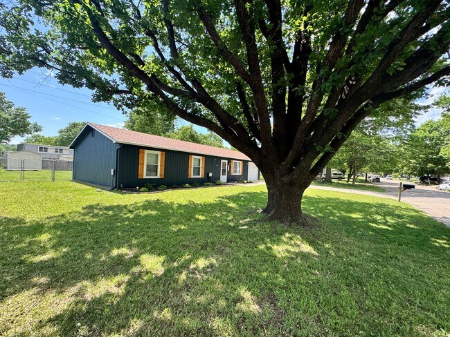 Building Photo - Newly remodeled ranch style home