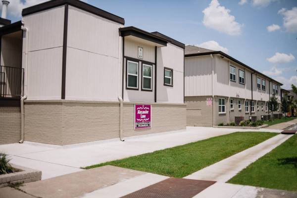 Primary Photo - 505 E Alexander Ln