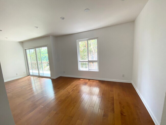 Foto del edificio - 1262 S Barrington Ave
