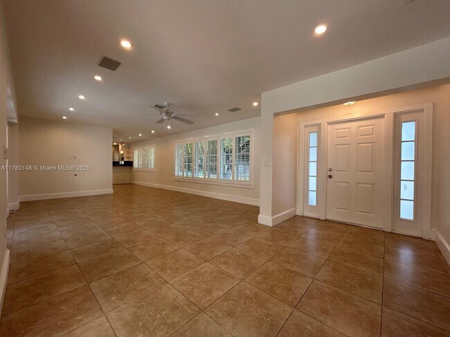 Foto del edificio - 7790 SW 127th St