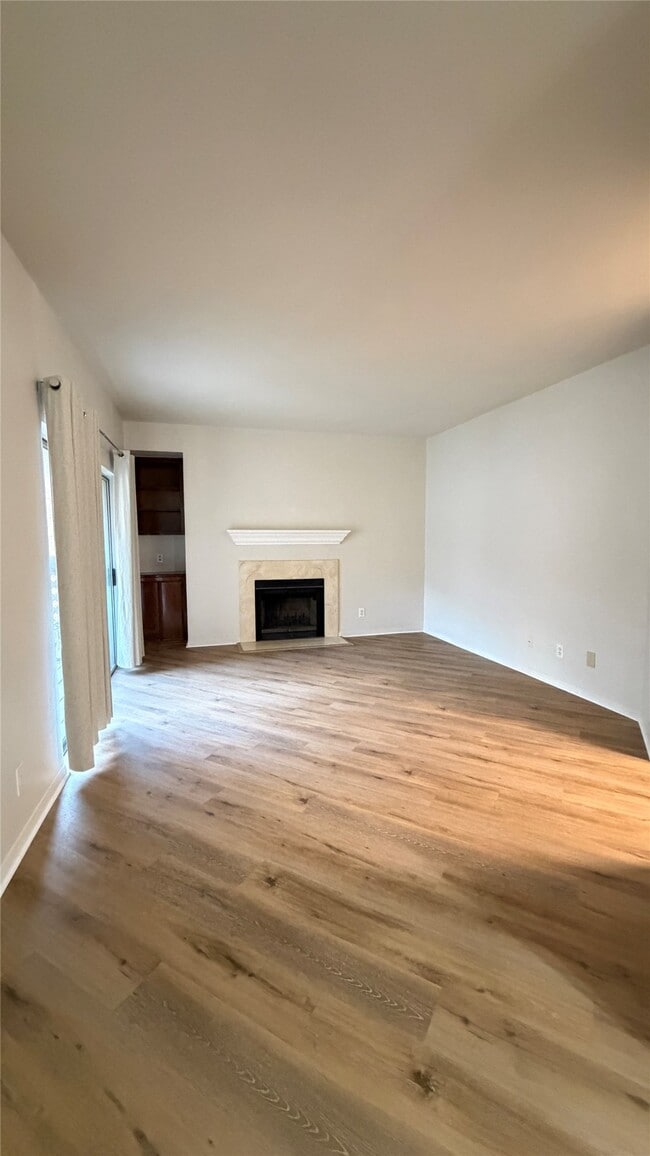 Building Photo - 6500 Harbor Town Dr