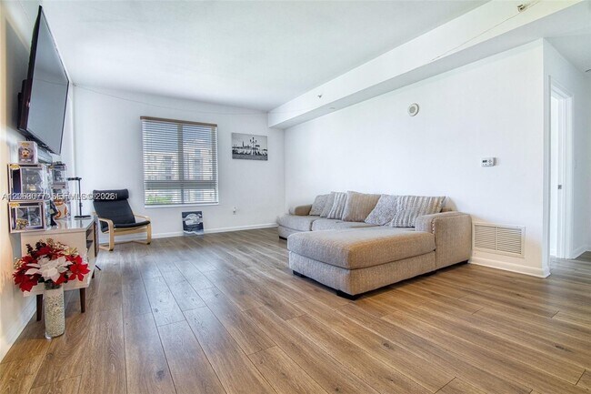 Foto del edificio - 7355 SW 89th St