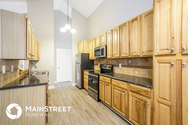 Foto del edificio - 5007 Swallow Dr