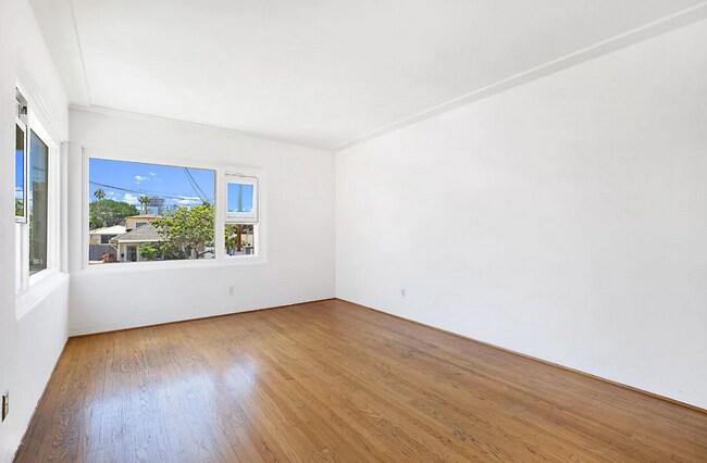 Building Photo - 512-514 W Juniper Street