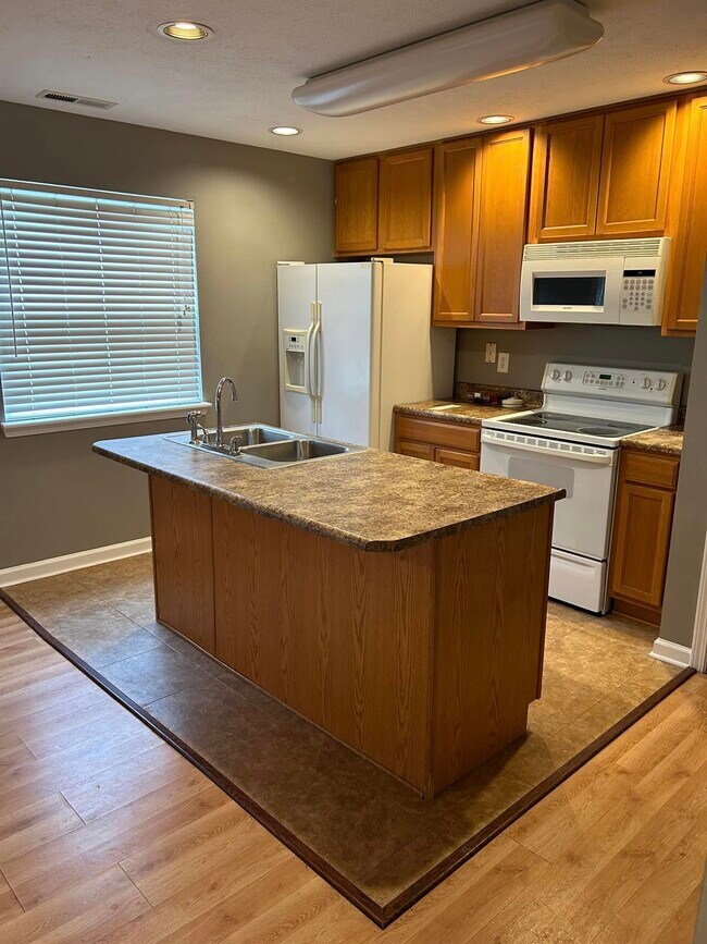 51 Port Robert Dr, Indianapolis, IN 46224 Condo for Rent in Indianapolis, IN