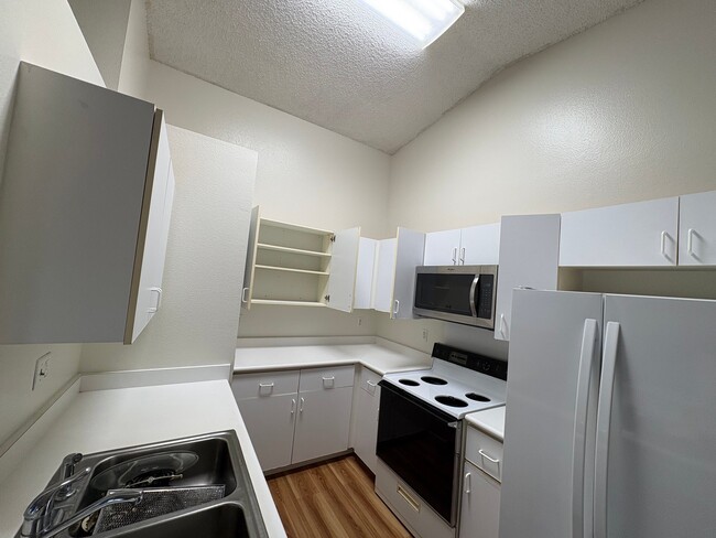 Building Photo - 91-1091-1091 Laaulu St