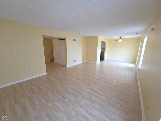 Foto del edificio - 4320 Village Bend Ln