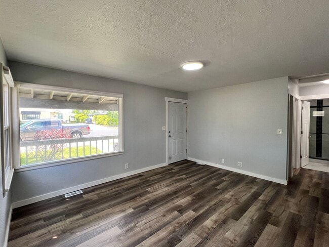 Building Photo - 2 Bed 1 Bath Home w/ Huge Shop For Rent!!!