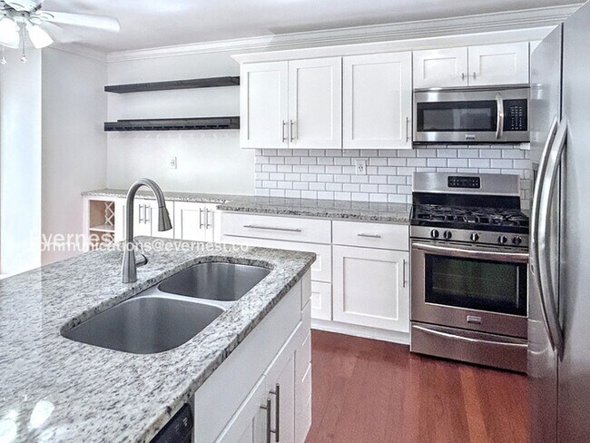 Building Photo - 1105 Lenox Way NE