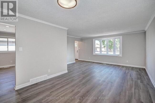 Building Photo - 78 Barwood Crescent